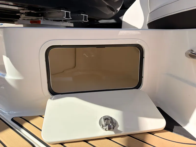 Slide: The Image of Sea Ray SLX 280 Outboard 2026 - 55