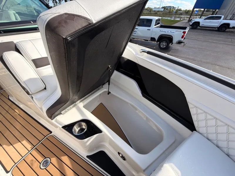 Slide: The Image of Sea Ray SLX 280 Outboard 2026 - 87