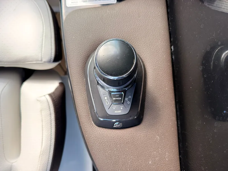 Slide: The Image of Sea Ray SLX 280 Outboard 2026 - 75