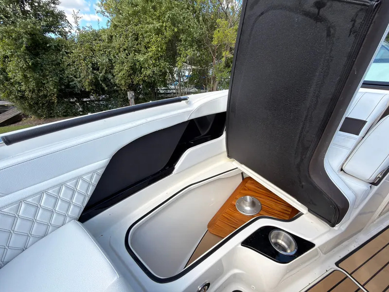 Slide: The Image of Sea Ray SLX 280 Outboard 2026 - 92