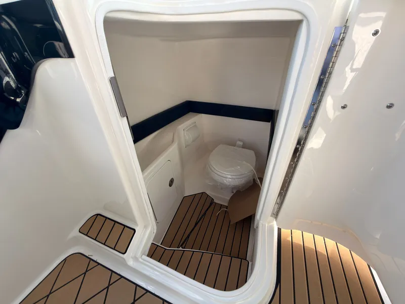 Slide: The Image of Sea Ray SLX 280 Outboard 2026 - 62