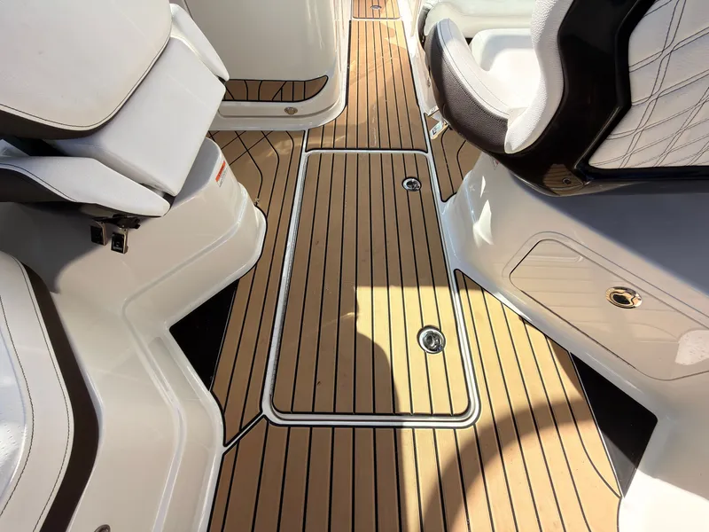 Slide: The Image of Sea Ray SLX 280 Outboard 2026 - 56