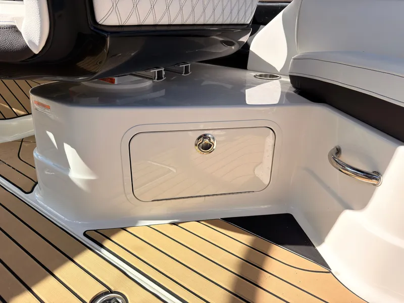 Slide: The Image of Sea Ray SLX 280 Outboard 2026 - 54