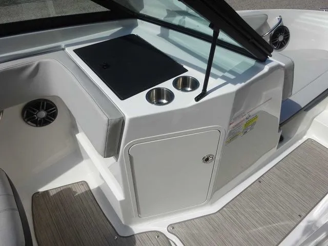 Slide: The Image of Sea Ray SPX 210 Outboard 2022 - 16