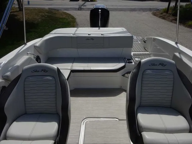 Slide: The Image of Sea Ray SPX 210 Outboard 2022 - 18