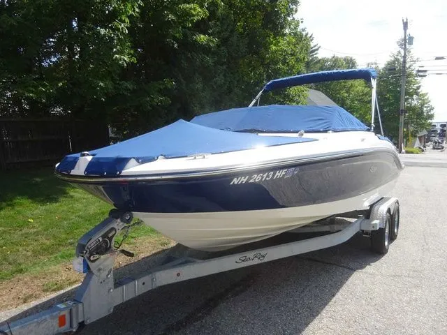 Slide: The Image of Sea Ray SPX 210 Outboard 2022 - 22