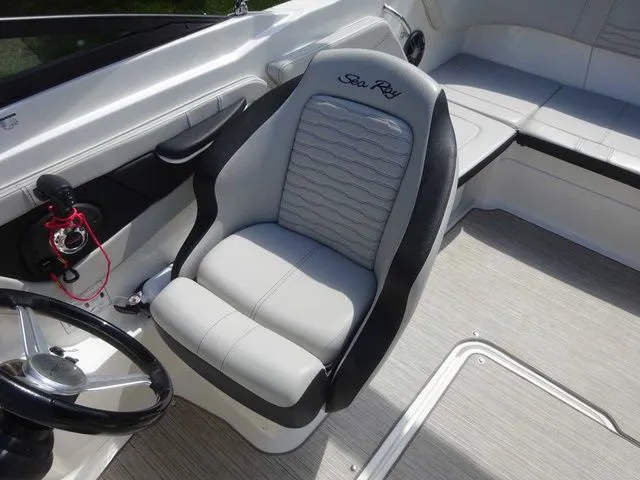 Slide: The Image of Sea Ray SPX 210 Outboard 2022 - 28