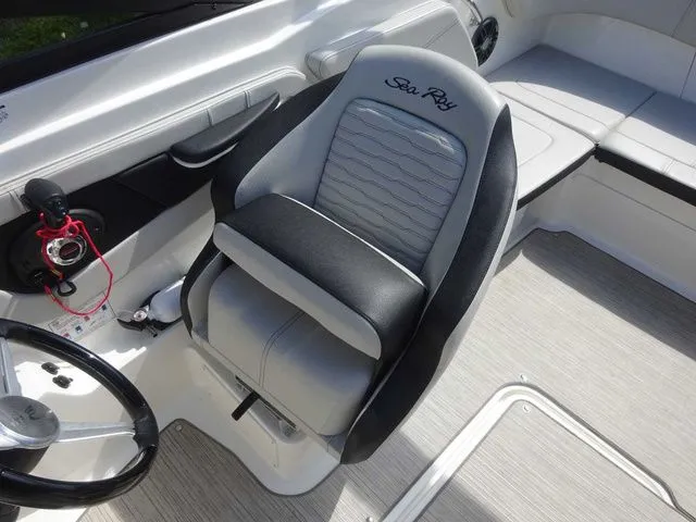 Slide: The Image of Sea Ray SPX 210 Outboard 2022 - 29