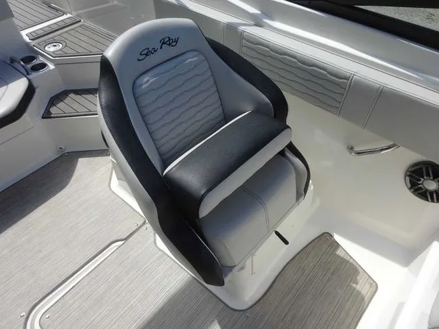 Slide: The Image of Sea Ray SPX 210 Outboard 2022 - 32