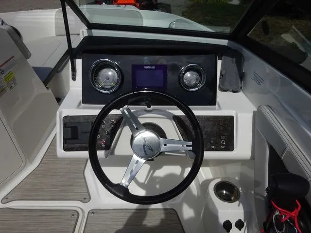 Slide: The Image of Sea Ray SPX 210 Outboard 2022 - 33