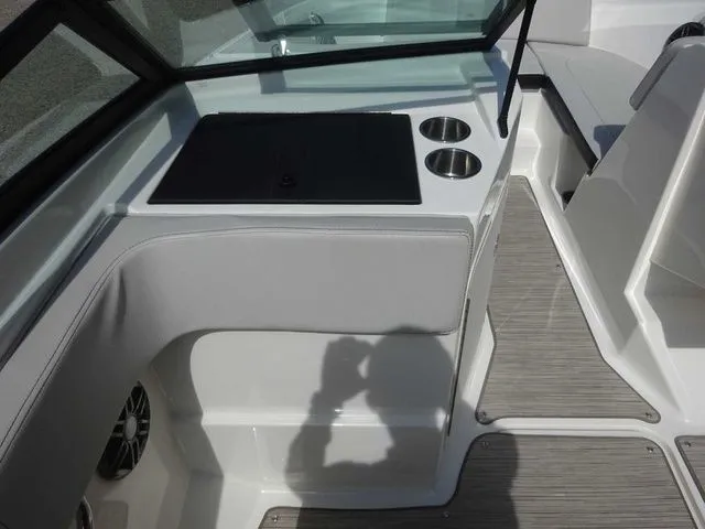 Slide: The Image of Sea Ray SPX 210 Outboard 2022 - 35