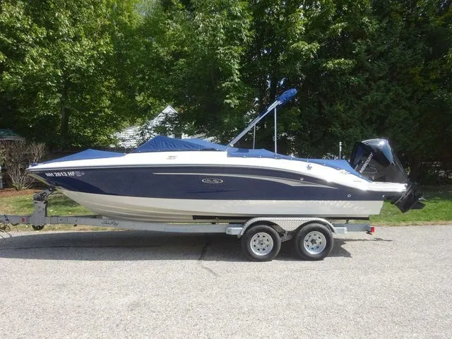 Slide: The Image of Sea Ray SPX 210 Outboard 2022 - 40