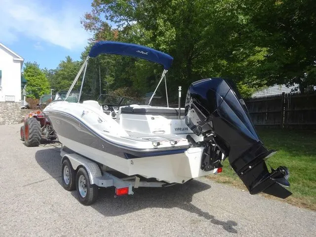 Slide: The Image of Sea Ray SPX 210 Outboard 2022 - 5