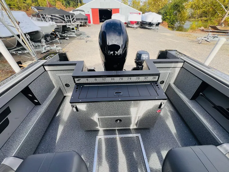 Slide: The Image of Starcraft Fishmaster 196 2026 - 6