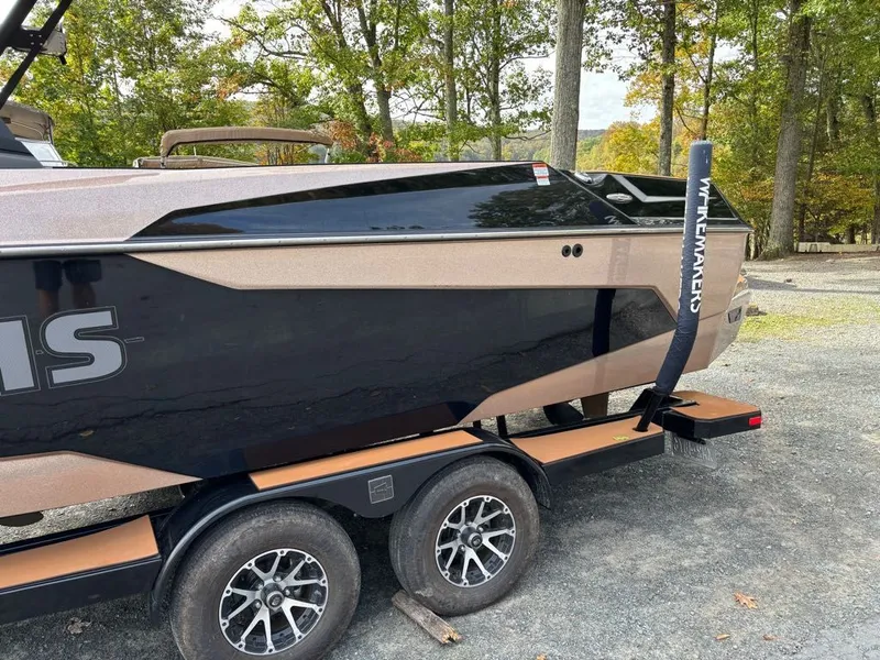 Slide: The Image of Axis Wake Research A24 2021 - 3