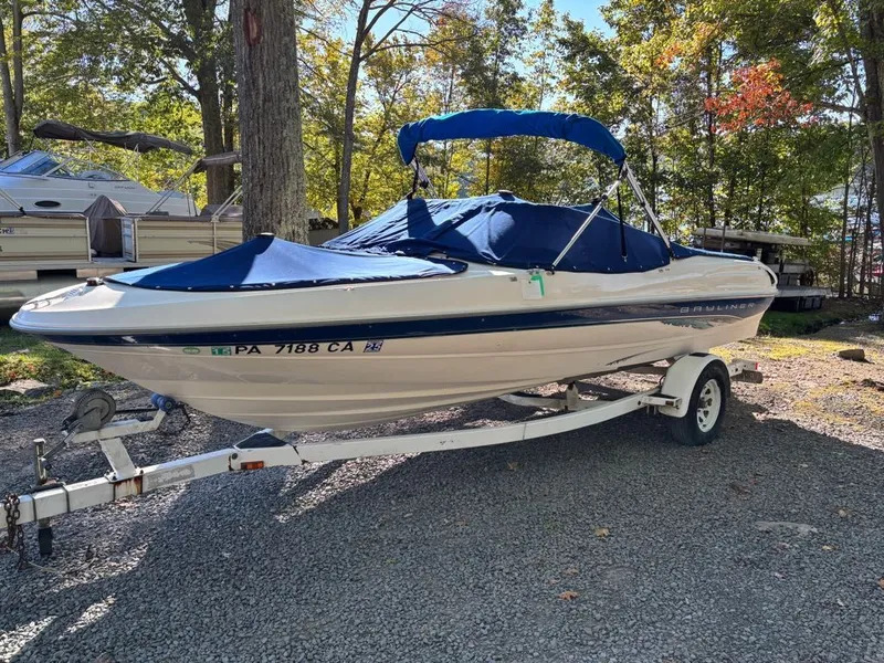 Slide: The Image of Bayliner 2050CX 1998 - 17