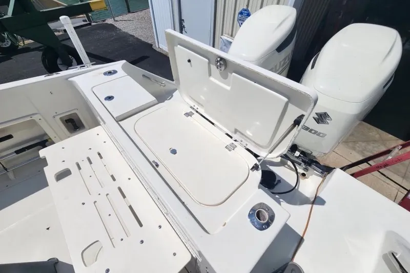 Slide: The Image of Hydra-Sports Vector 2800 CC 2006 - 11