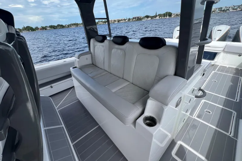 Slide: The Image of HCB 53 Title Wave - Helm - 8