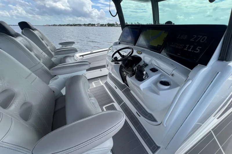 Slide: The Image of HCB 53 Title Wave - Helm - 5