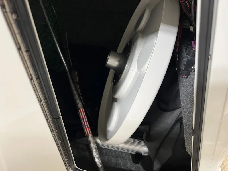 Slide: The Image of Sea Ray 220 SDX 2017 - 14