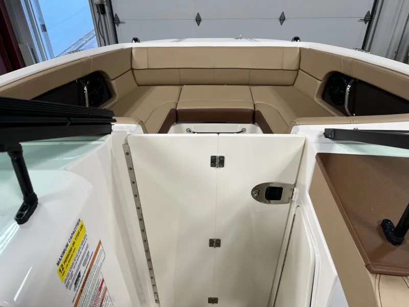 Slide: The Image of Sea Ray 220 SDX 2017 - 15