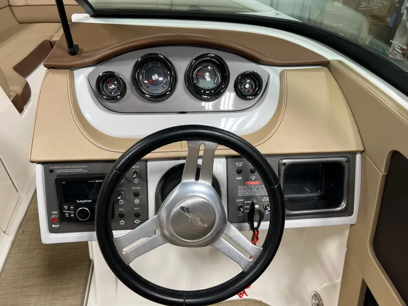 Slide: The Image of Sea Ray 220 SDX 2017 - 20