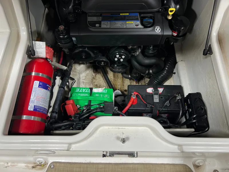 Slide: The Image of Sea Ray 220 SDX 2017 - 23