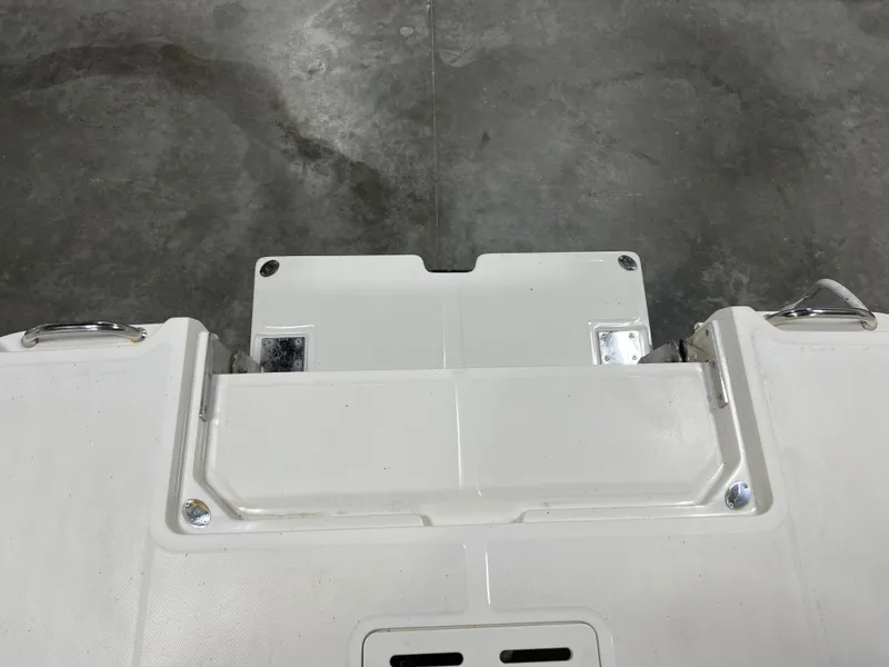 Slide: The Image of Sea Ray 220 SDX 2017 - 27