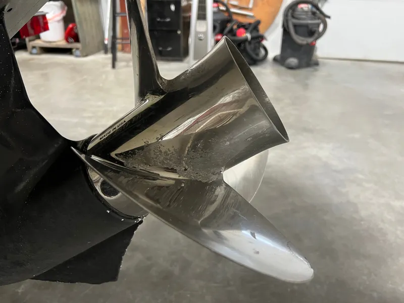 Slide: The Image of Sea Ray 220 SDX 2017 - 29