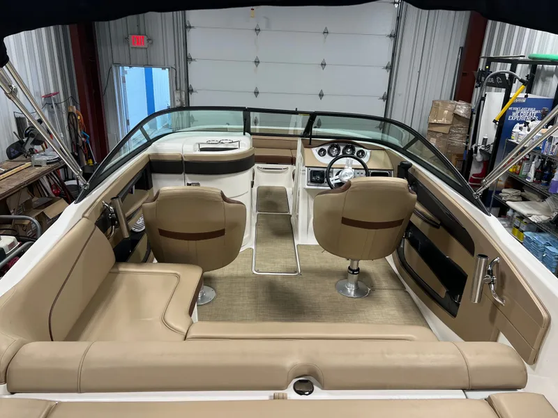 Slide: The Image of Sea Ray 220 SDX 2017 - 4