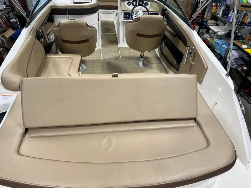 Slide: The Image of Sea Ray 220 SDX 2017 - 6