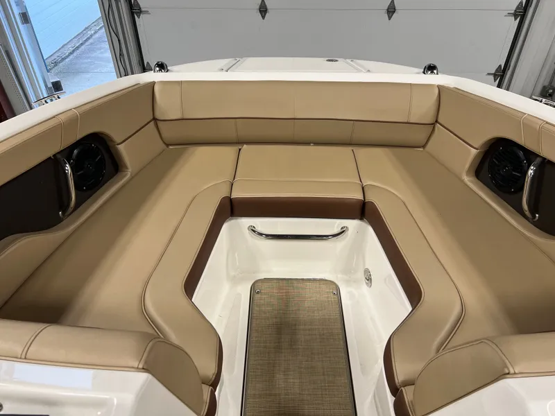 Slide: The Image of Sea Ray 220 SDX 2017 - 8