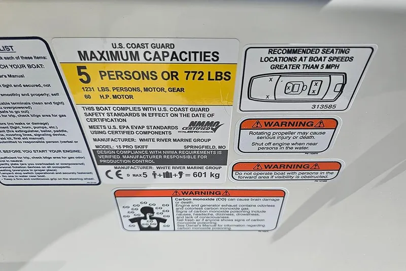 Slide: The Image of Capacity label on 2026 Mako Pro Skiff 15 CC, max 5 persons or 772 lbs. - 18