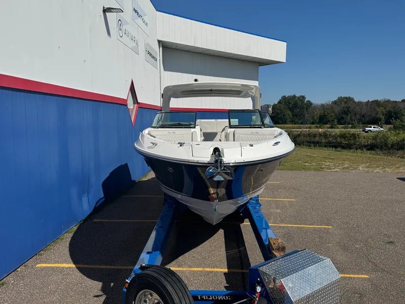 Slide: The Image of Sea Ray SLX 350 2026 - 1