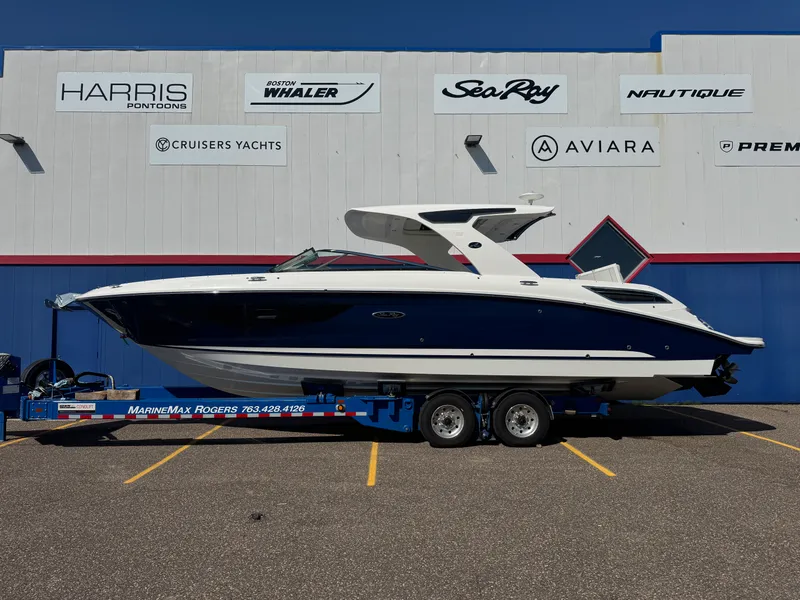 Slide: The Image of Sea Ray SLX 350 2026 - 2