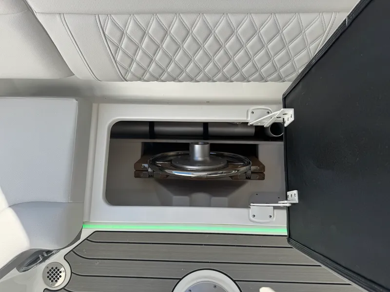 Slide: The Image of Sea Ray SLX 350 2026 - 22