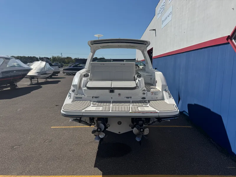 Slide: The Image of Sea Ray SLX 350 2026 - 3