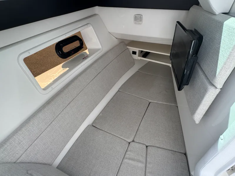 Slide: The Image of Sea Ray SLX 350 2026 - 33