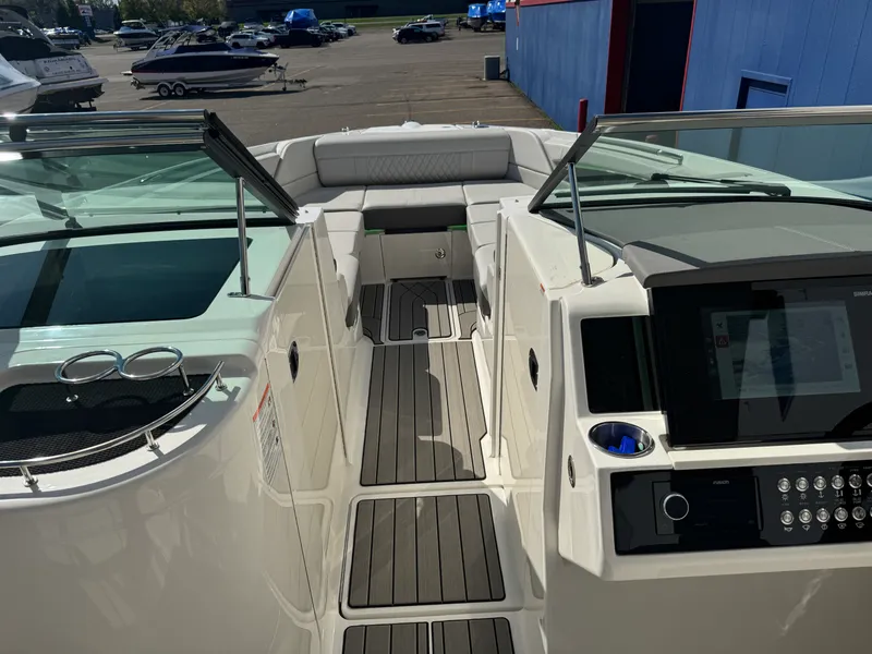 Slide: The Image of Sea Ray SLX 350 2026 - 39