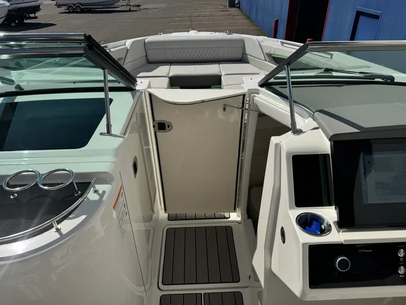 Slide: The Image of Sea Ray SLX 350 2026 - 41