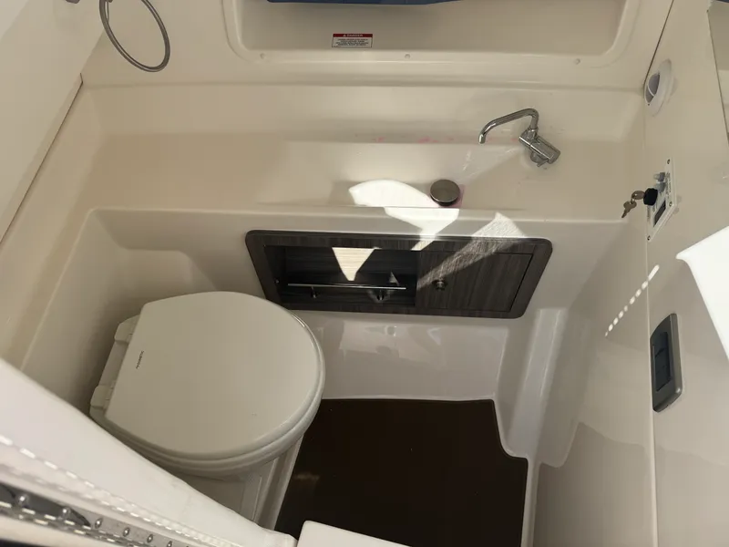 Slide: The Image of Sea Ray SLX 350 2026 - 43