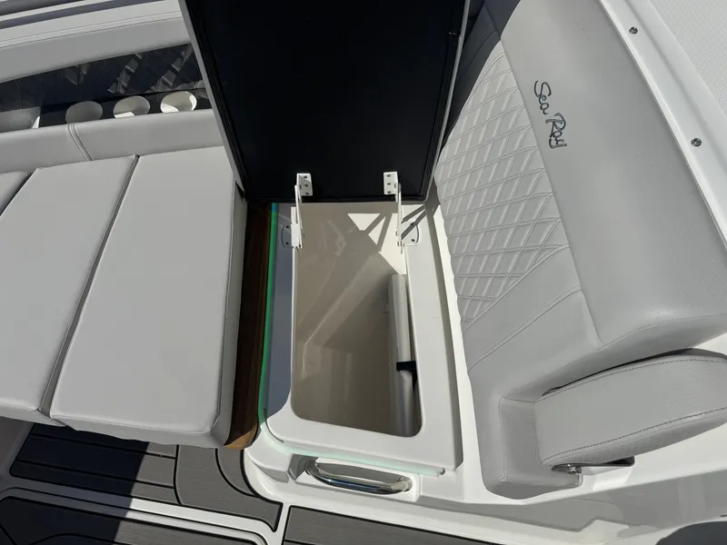 Slide: The Image of Sea Ray SLX 350 2026 - 47