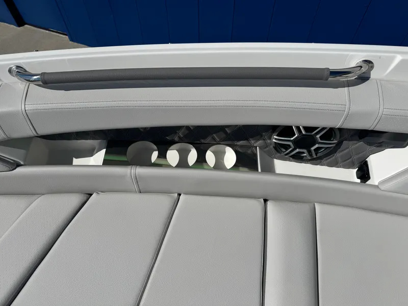 Slide: The Image of Sea Ray SLX 350 2026 - 48