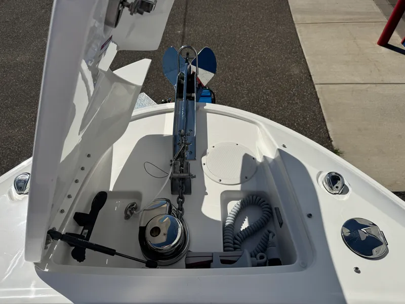 Slide: The Image of Sea Ray SLX 350 2026 - 49