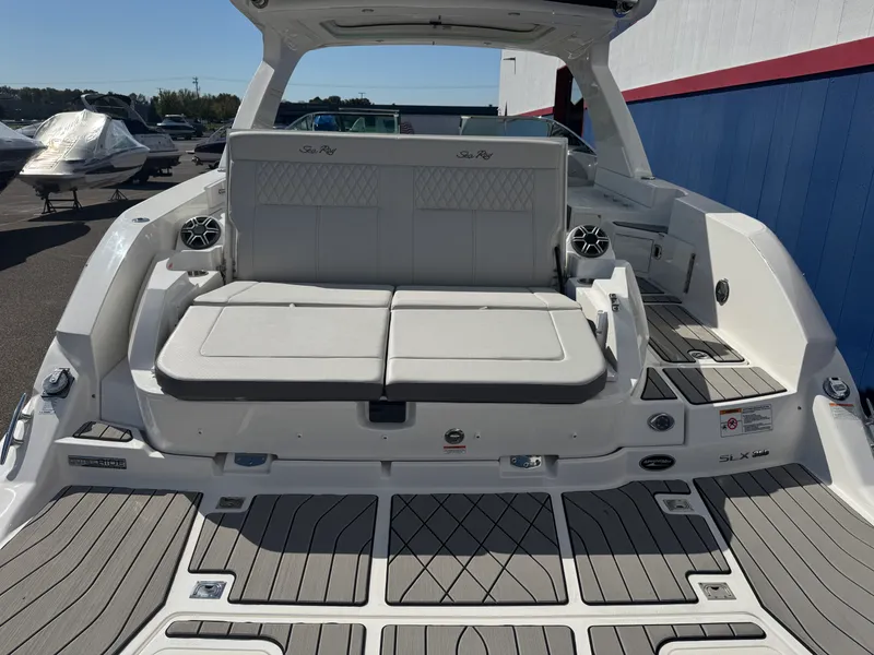 Slide: The Image of Sea Ray SLX 350 2026 - 6