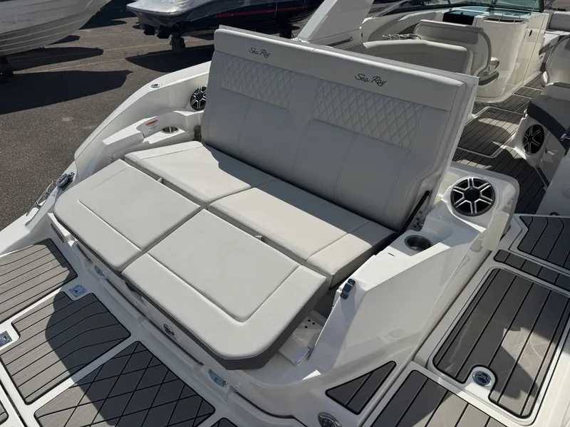 Slide: The Image of Sea Ray SLX 350 2026 - 7