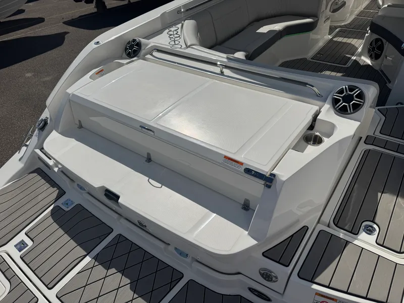 Slide: The Image of Sea Ray SLX 350 2026 - 8