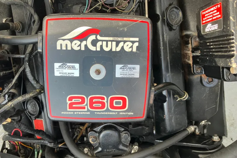 Slide: The Image of MerCruiser 260 engine in 1983 Chris-Craft 230 Scorpion boat, featuring power steering and Thunderbolt ignition. - 22