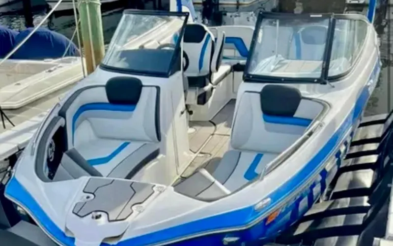 Slide: The Image of 2019 Yamaha Boats 242X E-Series, sleek design, blue and white interior, docked. - 4