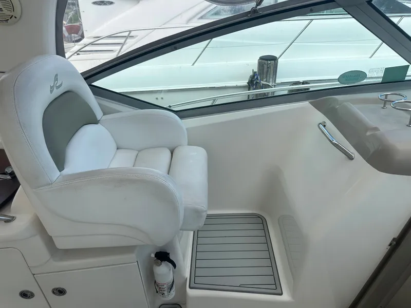 Slide: The Image of Captain's seat on a 2006 Sea Ray 340 Sundancer yacht. - 38